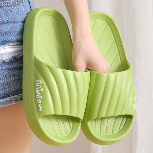 Chaussons à semelle épaisse